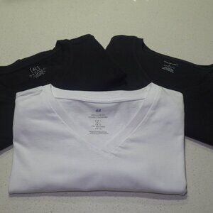 Men's V-Neck T-Shirt Bundle. Size Large.